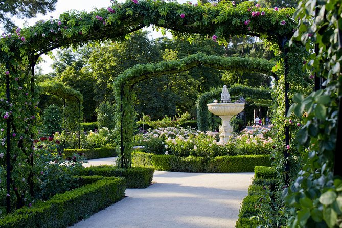 Retiro Park Bike Tour- Get Transported to the XVI Century - Architectural Gems Along the Route