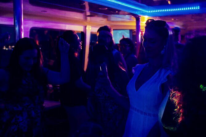 Retro (80s) party cruise on Sydney Harbour - The Sum Up