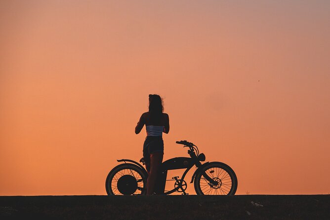 Retro E-Bike Photo Stop Tour - Cancellation and Weather Policies