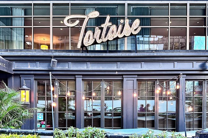 Retro River North Walking Tour - Dining and Drinks
