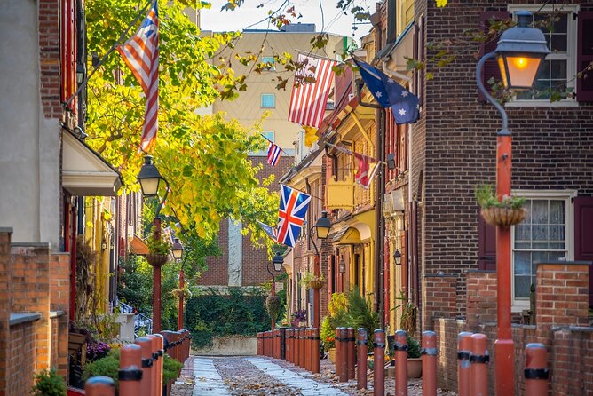 Revolutionary Roots: A Historic Philadelphia Stroll - Taking in Colonial Life
