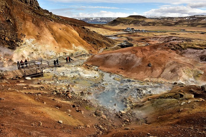 Reykjanes Geopark Small-Group Tour & Optional Airport Drop off - Graenavatn