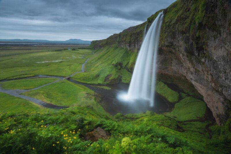 Reykjavik: 4-Day Iceland Northern Lights Tour With Lodging - Accommodation and Transfers