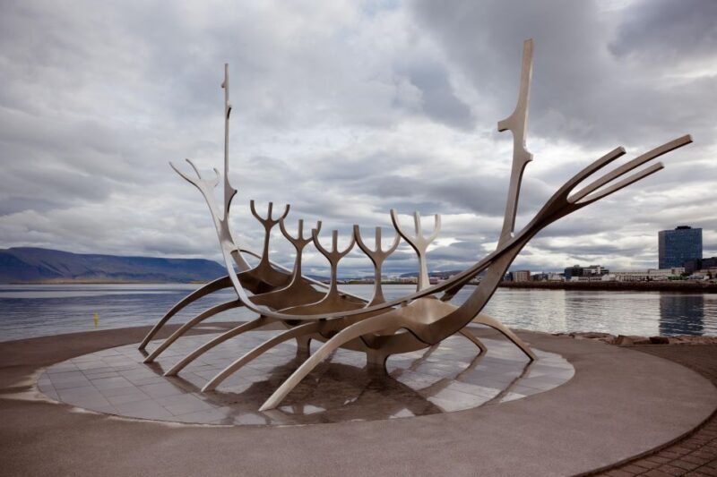 Reykjavik: Express Walk With a Local in 60 Minutes - Experience Highlights