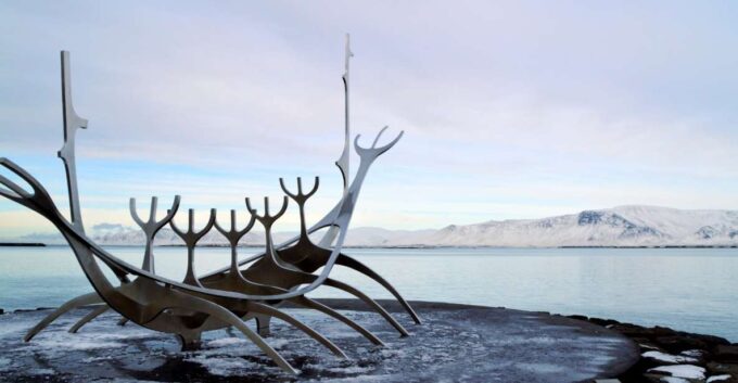 Reykjavik: First Discovery Walk and Reading Walking Tour - Discovering Hidden Gems