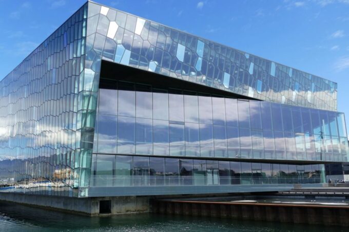 Reykjavik: First Discovery Walk and Reading Walking Tour - Navigating With the App
