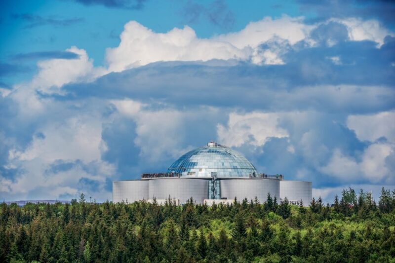Reykjavík: Hop-On Hop-Off Bus and Perlan Museum Entry Ticket - Key Points