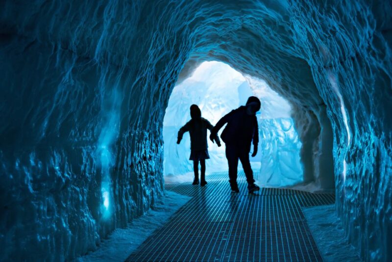 Reykjavík: Hop-On Hop-Off Bus and Perlan Museum Entry Ticket - Northern Lights Expedition and Ice Cave
