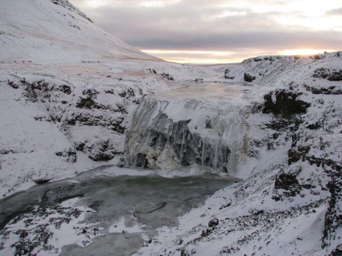 Reykjavik: Hvalfjordur & Hvammsvik Hot Springs Private Tour - Scenic Views of Mountain Esja