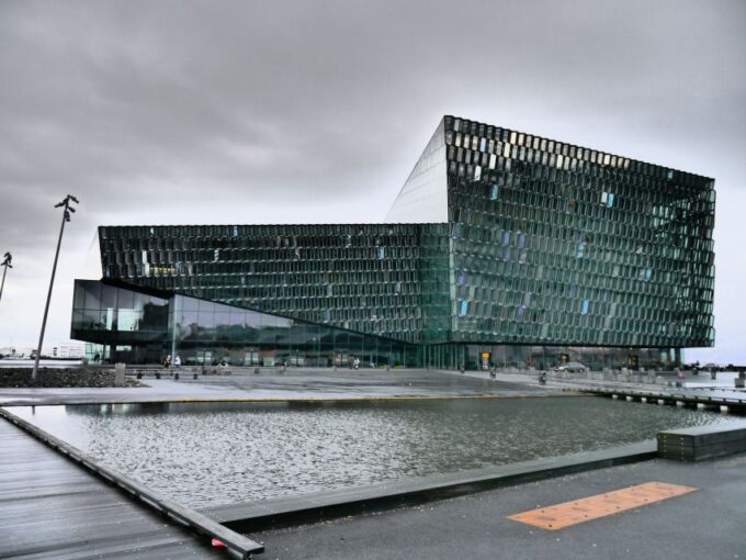 Reykjavik: Keflavik Private Airport Transfer - Important Arrival and Safety Guidance