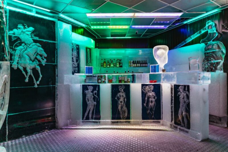 Reykjavik: Magic Ice Bar Entrance and Welcome Drink - Arrival and Complimentary Attire