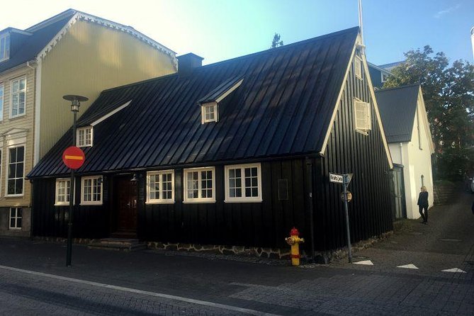 Reykjavik Main Sights and Hidden Spots: A Self-Guided Audio Walk - User Experiences and Insights