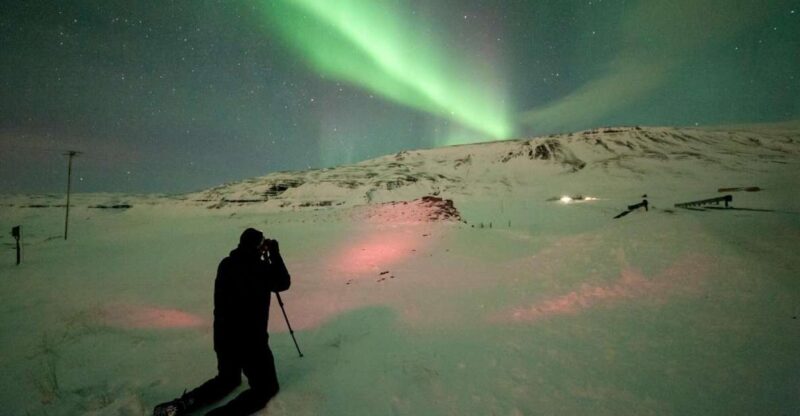 Reykjavik: Northern Lights Group Tour With Photos - Experience Highlights