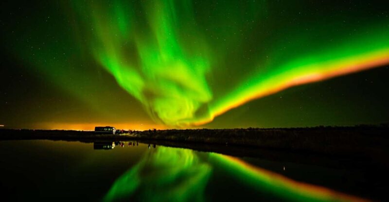 Reykjavik: Northern Lights Minibus Tour With Hot Chocolate - Key Points
