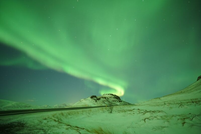 Reykjavik: Northern Lights Minibus Tour With Hot Chocolate - What to Bring