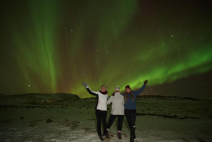 Reykjavik: Northern Lights Minibus Tour With Hot Chocolate - Booking Advice