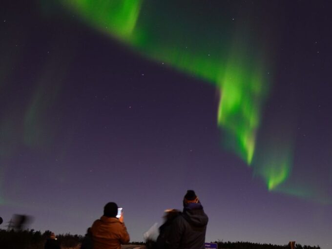 Reykjavik: Northern Lights Minibus Tour With Viking Weapons - Photo Opportunities and Souvenirs