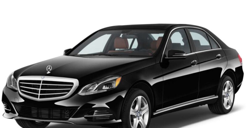 Reykjavik: Private Luxury Airport Transfer Service - Driver Responsibilities