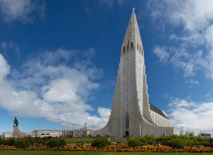 Reykjavik: Private Luxury Airport Transfer Service - Tailored Service Options