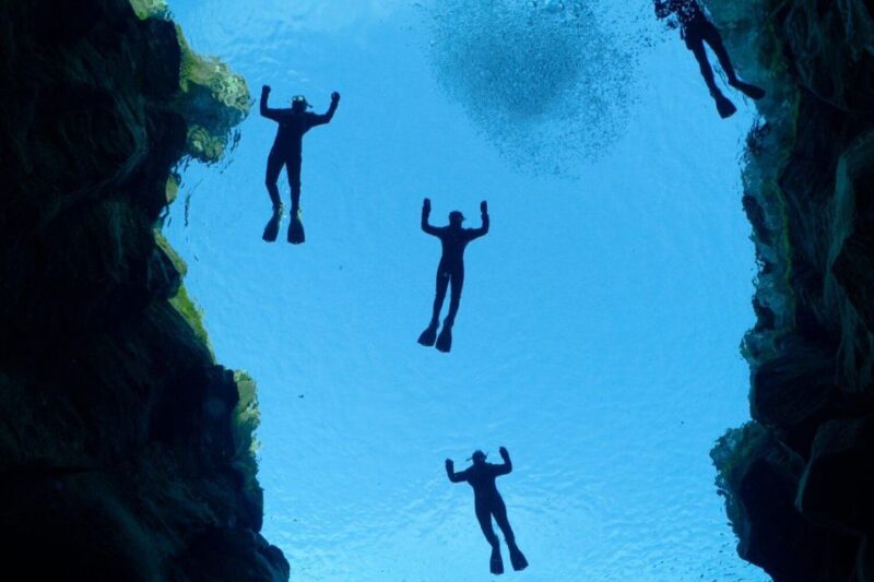Reykjavík: Silfra Fissure Snorkeling Tour With Photo & Cocoa - Key Points