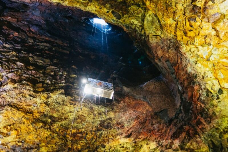 Reykjavik: Thrihnukagigur Volcano Guided Hiking Day Trip - Experience Highlights