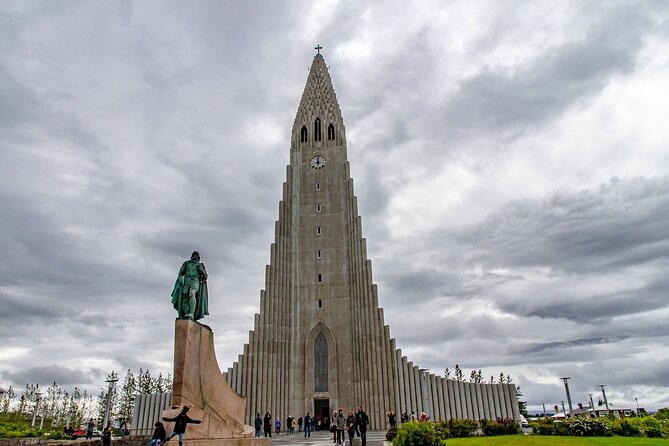 Reykjavík Walking Tour With Access to Private Club - Itinerary Details