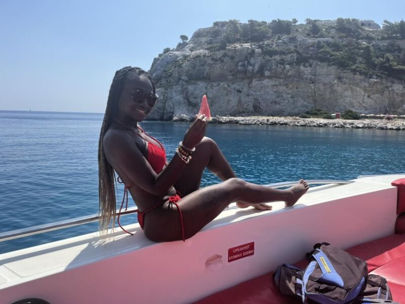 Rhodes: 3h Sunset Cruise With Fresh Fruits & Unlimited Wine - Onboard Amenities and Offerings