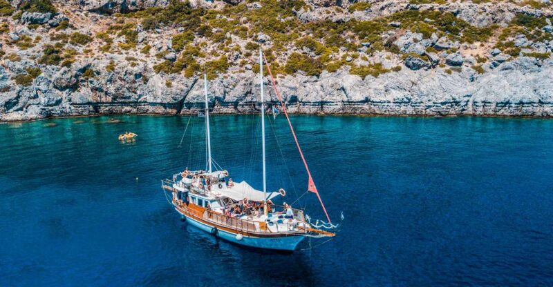 Rhodes: Cruise With 3 Stops, Lunch and Unlimited Drinks - Onboard Experience