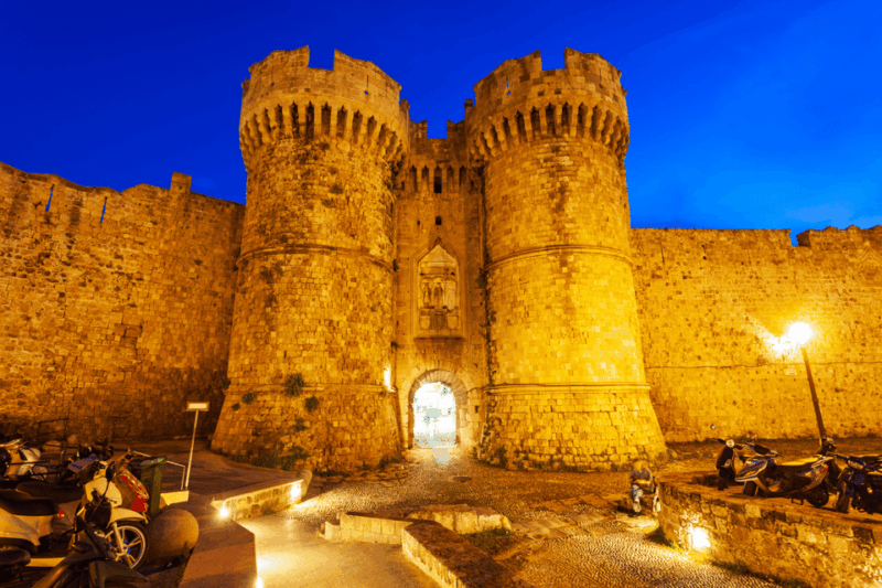 Rhodes: First Discovery Walk and Reading Walking Tour - Attractions Included