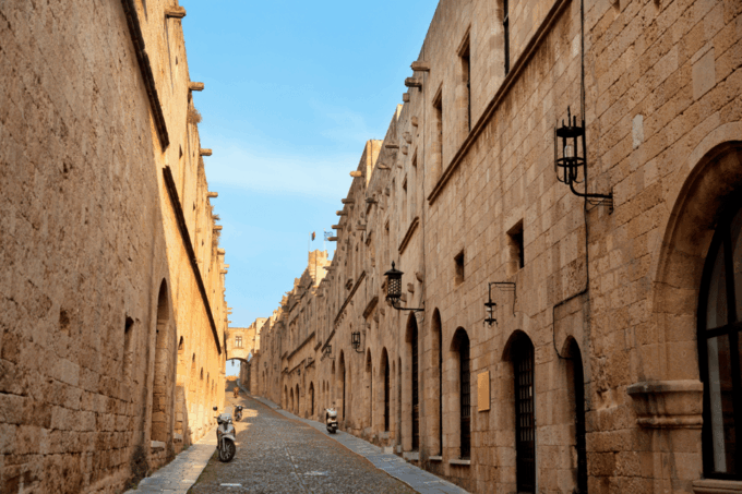 Rhodes: First Discovery Walk and Reading Walking Tour - Language Options and Participants
