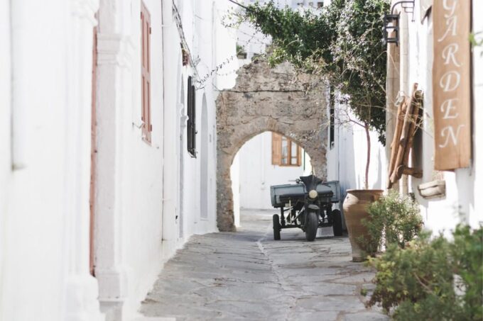 Rhodes Town Area: Lindos Roundtrip Transfer With Free Time - Inclusions and Exclusions