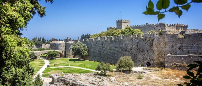 Rhodos: Outdoor Yoga in the Historical Old Town - Class Features