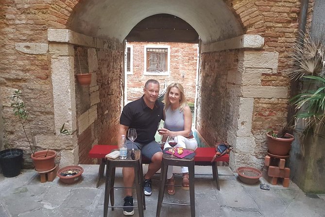 Rialto Farmers & Fish Market Food Tour in Venice With Wine Tasting & Sightseeing - Key Points