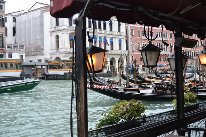 Rialto Farmers & Fish Market Food Tour in Venice With Wine Tasting & Sightseeing - Tour Capacity and Accessibility