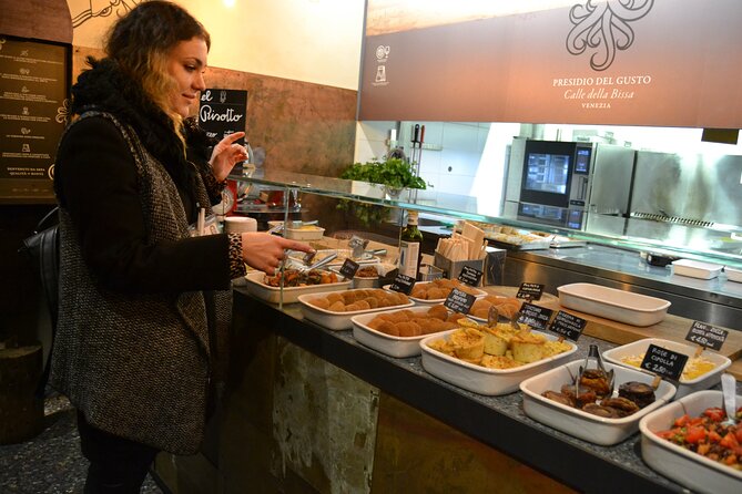 Rialto Farmers & Fish Market Food Tour in Venice With Wine Tasting & Sightseeing - Physical Fitness Requirement