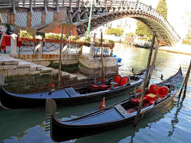 Rialto, Scala Del Bovolo Walking Tour & Gondola Ride - Key Points