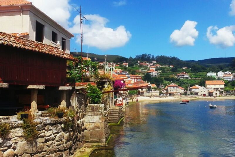 Rias Baixas: Guided Day Tour From Santiago With Boat Ride - Key Points