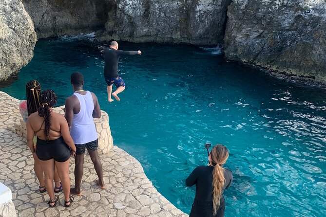 Rick's Café and Seven Mile Beach Negril Private Guided Tour - Tour Highlights