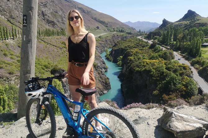 Ride to Riches: Arrowtown-Queenstown Bike Tour + Shuttle - Booking and Cancellation Policies
