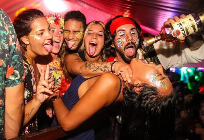 Rio Boat Party: Sailing on the Waves of Fun - Drinks, Food, and Fun