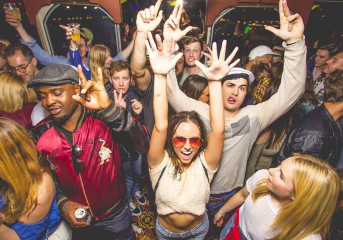 Rio Boat Party: Sailing on the Waves of Fun - Boarding and Accessibility