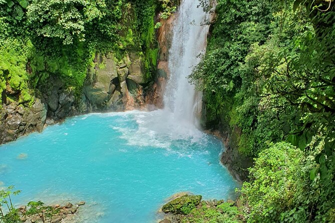Rio Celeste Waterfalls, Volcano and Sloths - Key Points