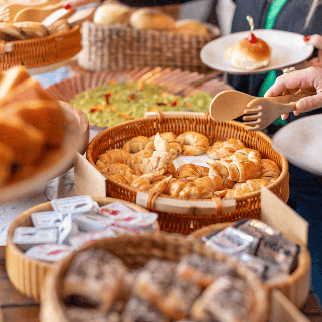 Rio De Janeiro Dawn at Sugarloaf Park With Gourmet Breakfast - Gourmet Breakfast Experience