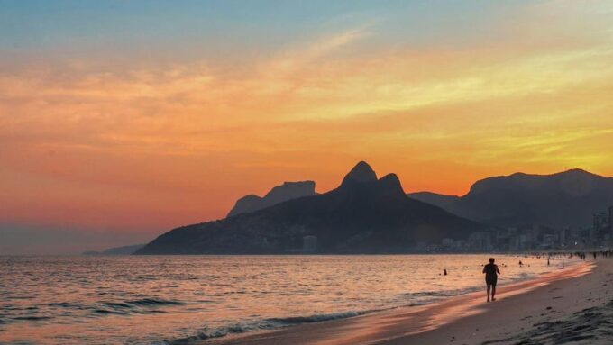 Rio De Janeiro: Drinks Class With Sunset in Ipanema - Sunset in Ipanema