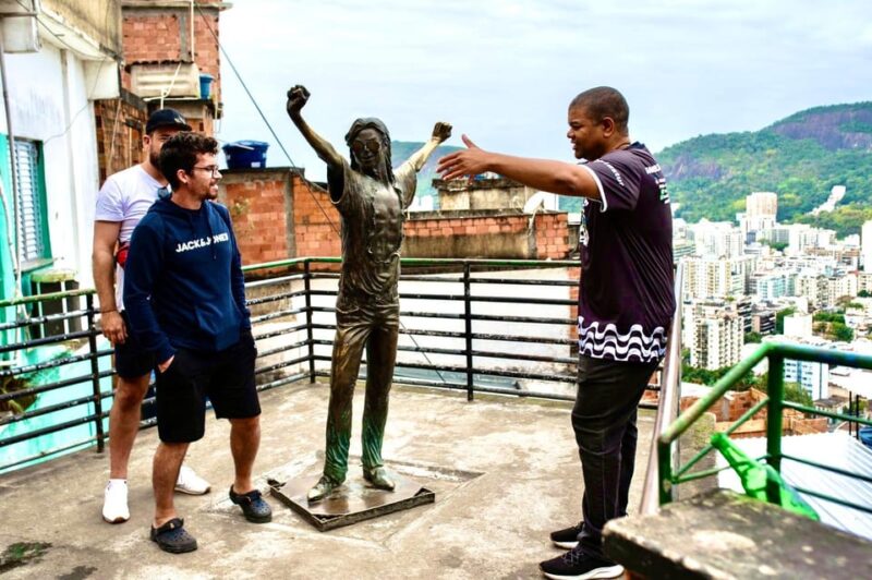 Rio De Janeiro: Favela Santa Marta Tour With a Local Guide - Key Points