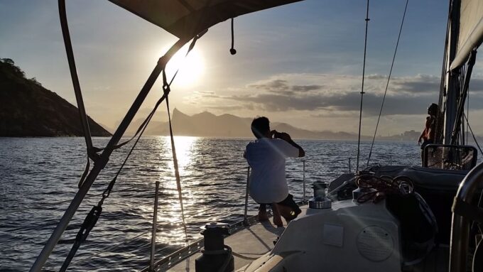 Rio De Janeiro: Guanabara Bay Sunset Sailing Tour & Drinks - Booking and Pricing