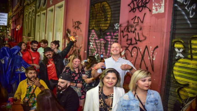 Rio De Janeiro: Pub Crawl Lapa - VIP Access to Popular Bars