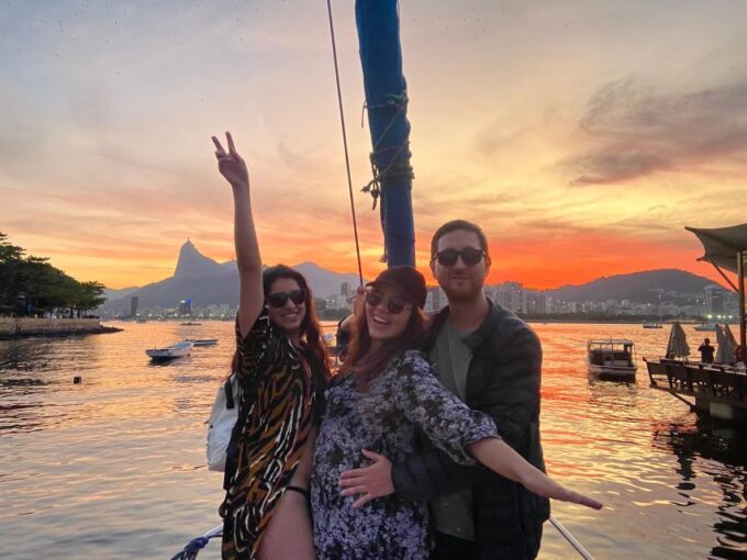 Rio De Janeiro: Sunset Sailboat Tour With Open Bar - Meeting Point and Embarkation
