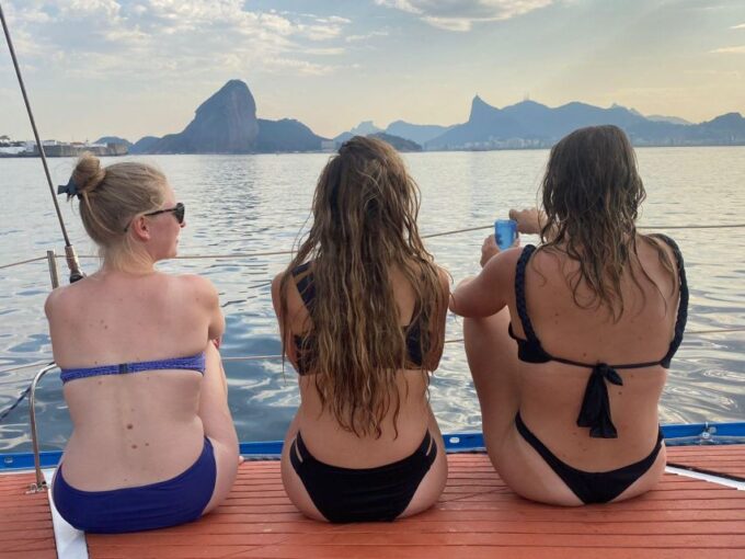 Rio De Janeiro: Sunset Sailboat Tour With Open Bar - Frequently Asked Questions