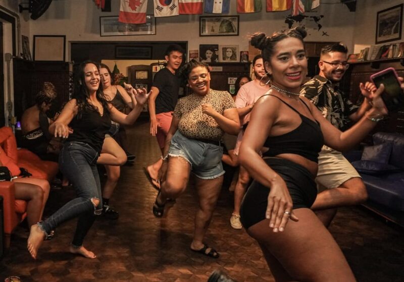 Rio Experience: Caipirinha Workshop (2 Caipirinhas) + Funk Class - Funk Class With Professional Teacher